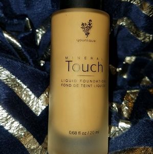 🛇SOLD🚫Younique liquid foundation